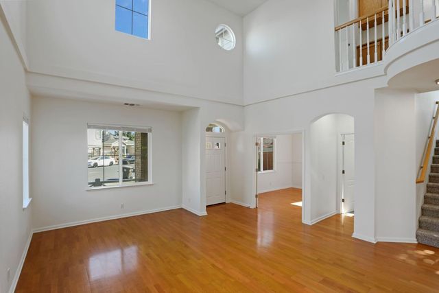 250 Fragrance St, Manteca, CA 95337