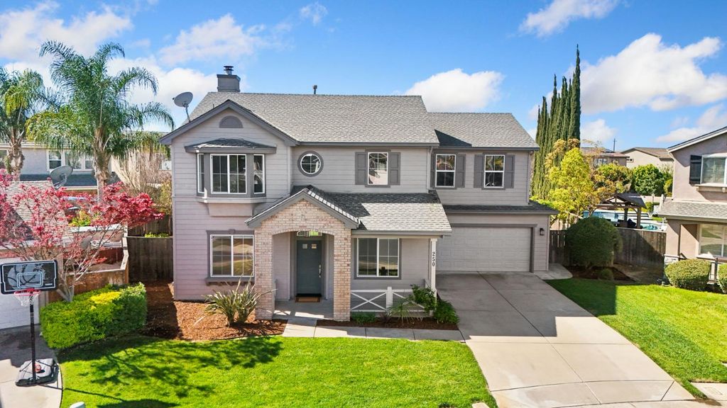 250 Fragrance St, Manteca, CA 95337