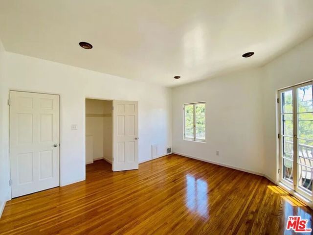 942 S Mansfield Avenue, Los Angeles, CA 90036