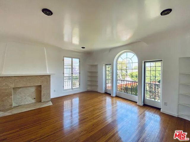 942 S Mansfield Avenue, Los Angeles, CA 90036