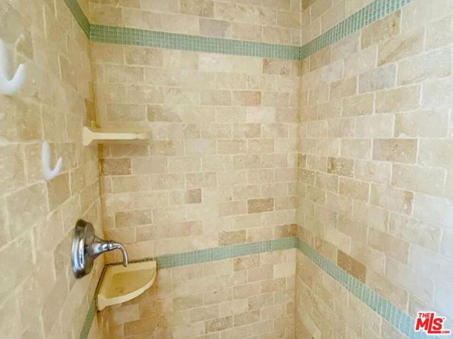 942 S Mansfield Avenue, Los Angeles, CA 90036