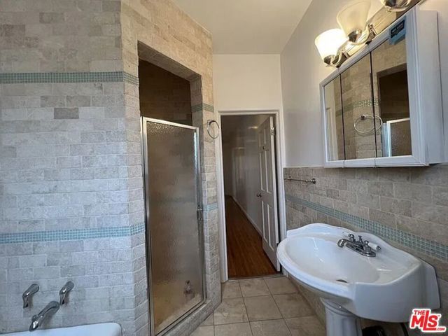 942 S Mansfield Avenue, Los Angeles, CA 90036