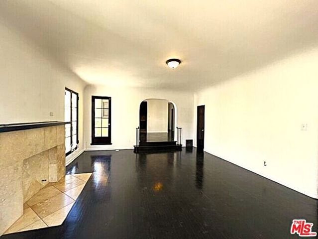 942 S Mansfield Avenue, Los Angeles, CA 90036