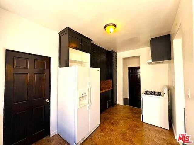 942 S Mansfield Avenue, Los Angeles, CA 90036