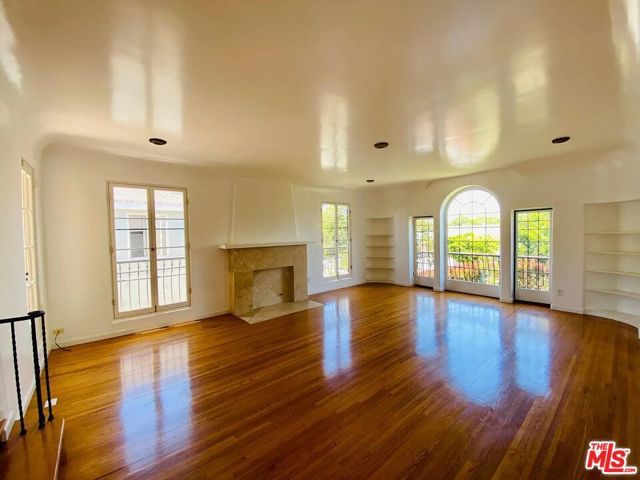 942 S Mansfield Avenue, Los Angeles, CA 90036