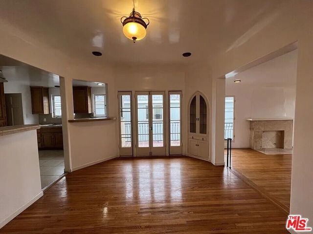 942 S Mansfield Avenue, Los Angeles, CA 90036