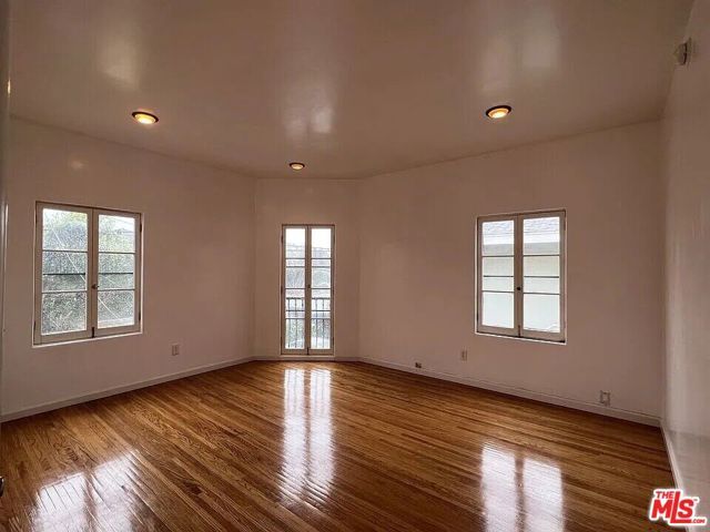 942 S Mansfield Avenue, Los Angeles, CA 90036