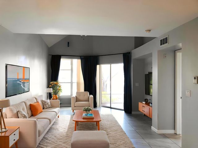 4767 Via Palm Lakes 206, West Palm Beach, FL 33417