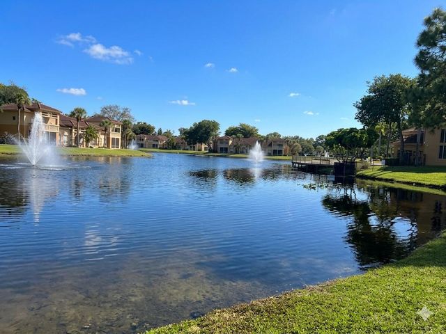 4767 Via Palm Lakes 206, West Palm Beach, FL 33417