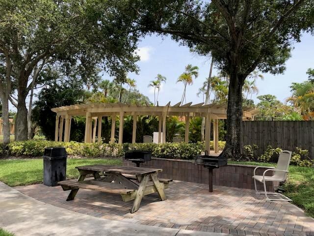 4767 Via Palm Lakes 206, West Palm Beach, FL 33417