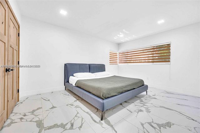 4708 Alton Rd, Miami Beach, FL 33140