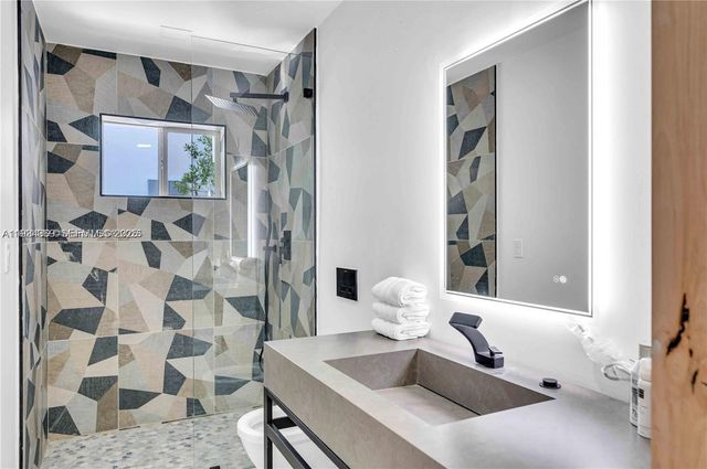 4708 Alton Rd, Miami Beach, FL 33140