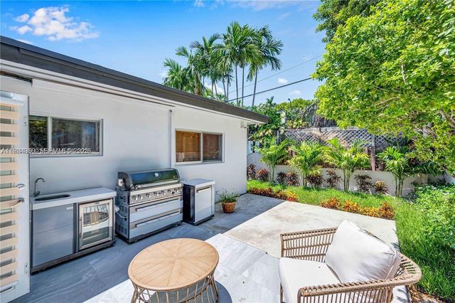 4708 Alton Rd, Miami Beach, FL 33140