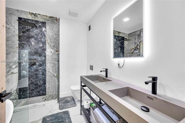 4708 Alton Rd, Miami Beach, FL 33140