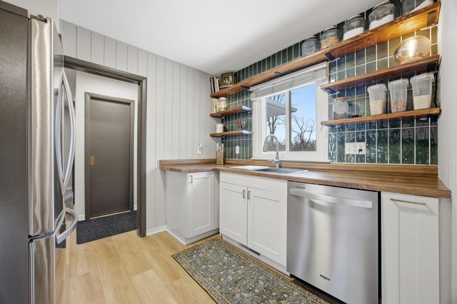 1010 River Drive, Moorhead, MN 56560