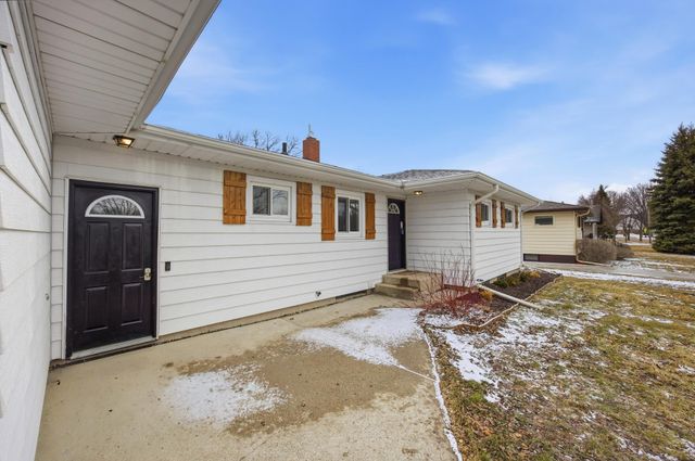 1010 River Drive, Moorhead, MN 56560