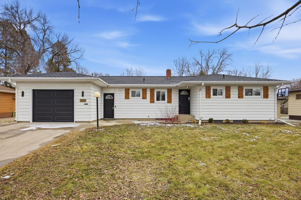 1010 River Drive, Moorhead, MN 56560