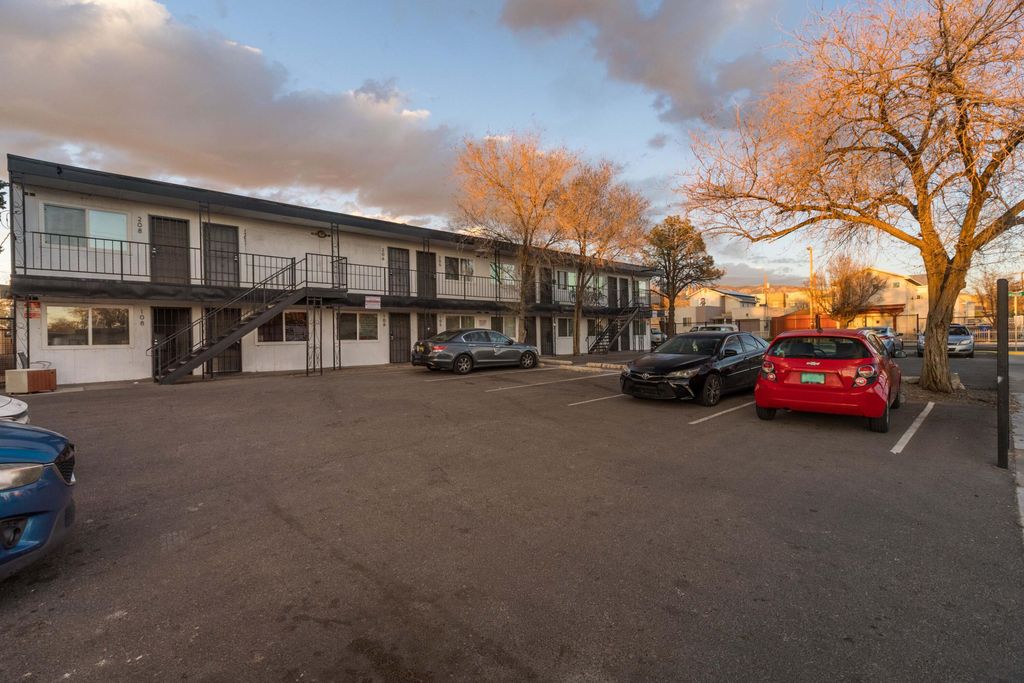 Image 10 of property listing at 433 Mesilla & 437 (4 lots) Street SE, Albuquerque, NM 87108