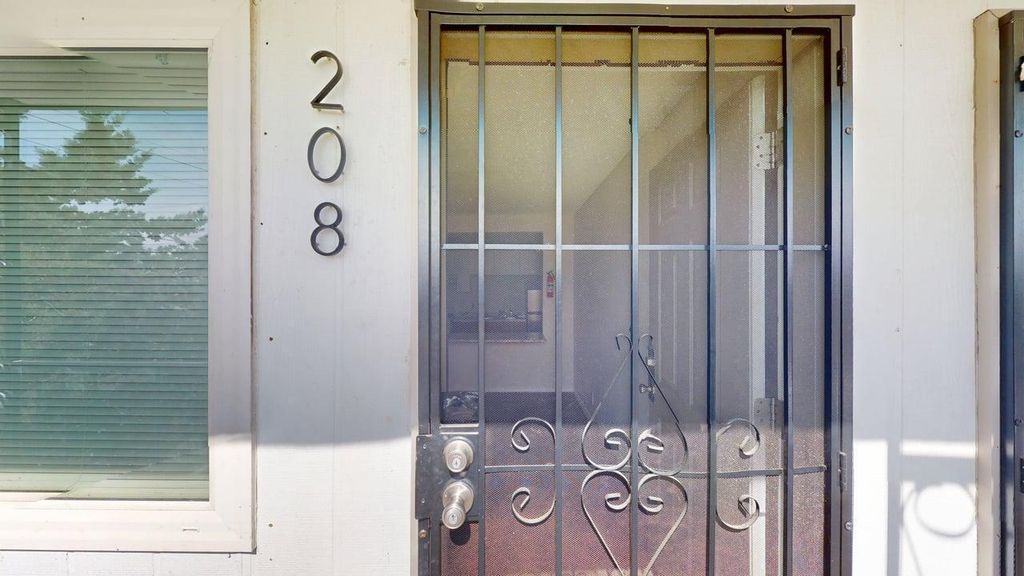 Image 19 of property listing at 433 Mesilla & 437 (4 lots) Street SE, Albuquerque, NM 87108