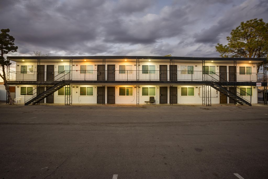 Image 3 of property listing at 433 Mesilla & 437 (4 lots) Street SE, Albuquerque, NM 87108
