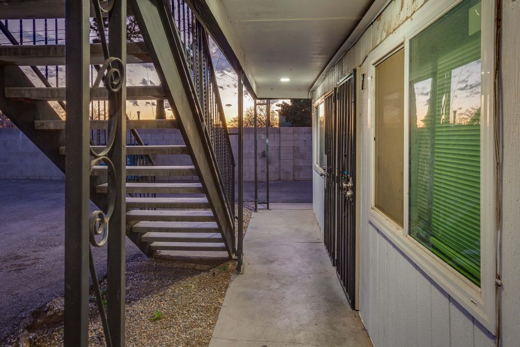 Image 5 of property listing at 433 Mesilla & 437 (4 lots) Street SE, Albuquerque, NM 87108