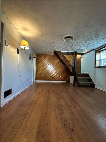 33 Violet Ave, City Of Washington, PA 15301