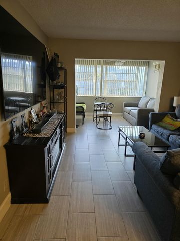 3130 Holiday Springs Boulevard 307, Margate, FL 33063