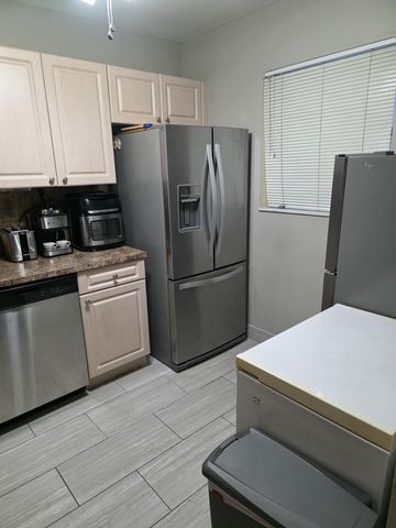 3130 Holiday Springs Boulevard 307, Margate, FL 33063