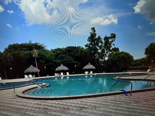 3130 Holiday Springs Boulevard 307, Margate, FL 33063