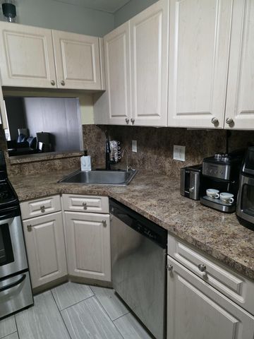 3130 Holiday Springs Boulevard 307, Margate, FL 33063