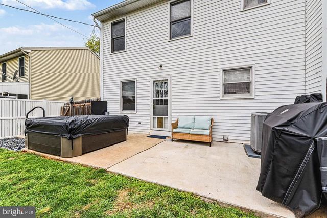 1011 NORTHFIELD DR, Carlisle, PA 17013