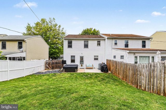 1011 NORTHFIELD DR, Carlisle, PA 17013