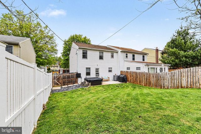 1011 NORTHFIELD DR, Carlisle, PA 17013