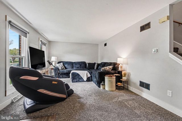 1011 NORTHFIELD DR, Carlisle, PA 17013