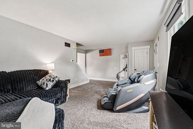 1011 NORTHFIELD DR, Carlisle, PA 17013