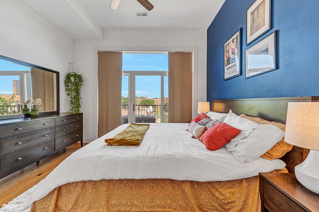 2934 W Montrose Avenue 303, Chicago, IL 60618