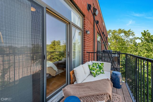 2934 W Montrose Avenue 303, Chicago, IL 60618