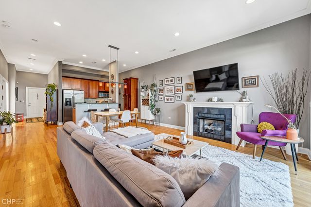 2934 W Montrose Avenue 303, Chicago, IL 60618