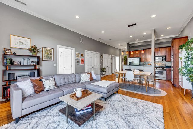 2934 W Montrose Avenue 303, Chicago, IL 60618