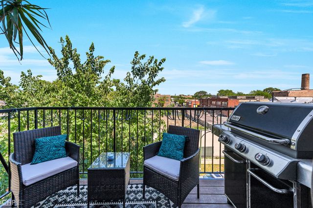 2934 W Montrose Avenue 303, Chicago, IL 60618