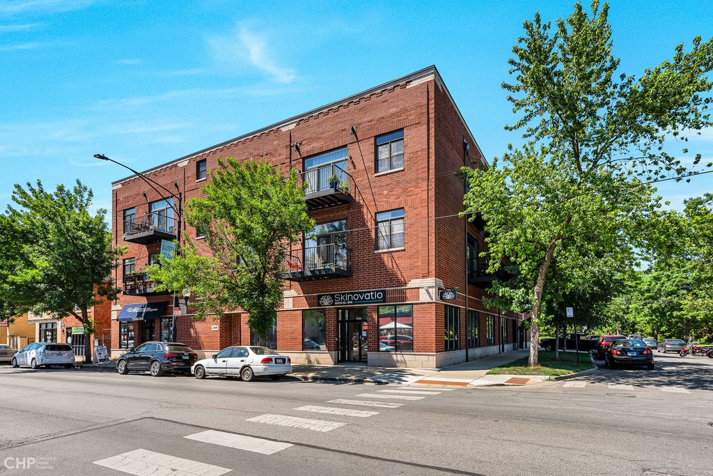 2934 W Montrose Avenue 303, Chicago, IL 60618