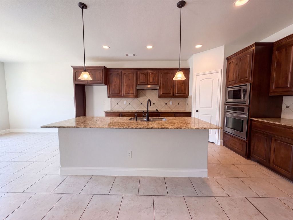 1683 St Croix Street, Burleson, TX 76028 — photo 2