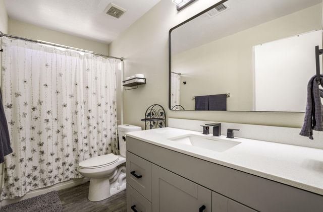 1404 Don Reynaldo Street SW, Albuquerque, NM 87121