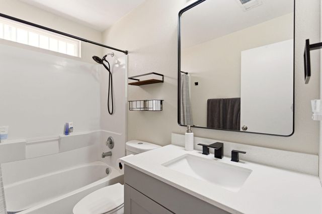 1404 Don Reynaldo Street SW, Albuquerque, NM 87121