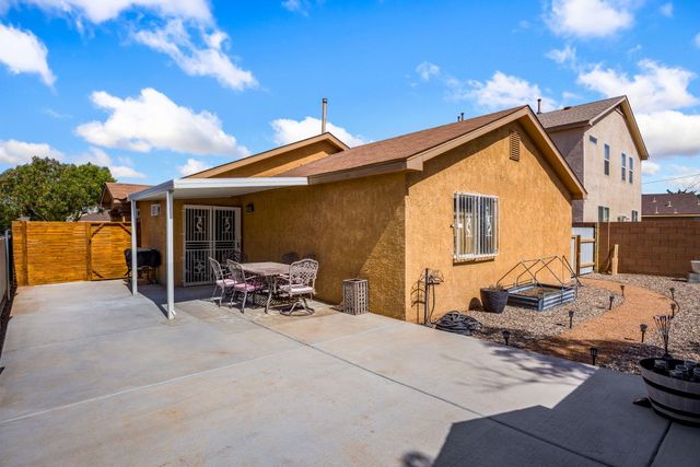 1404 Don Reynaldo Street SW, Albuquerque, NM 87121