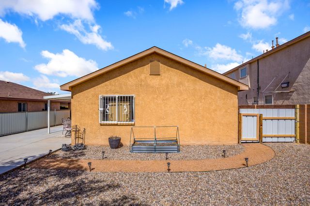 1404 Don Reynaldo Street SW, Albuquerque, NM 87121