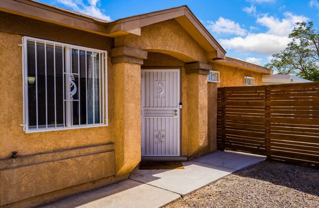 1404 Don Reynaldo Street SW, Albuquerque, NM 87121
