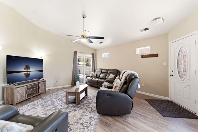 1404 Don Reynaldo Street SW, Albuquerque, NM 87121