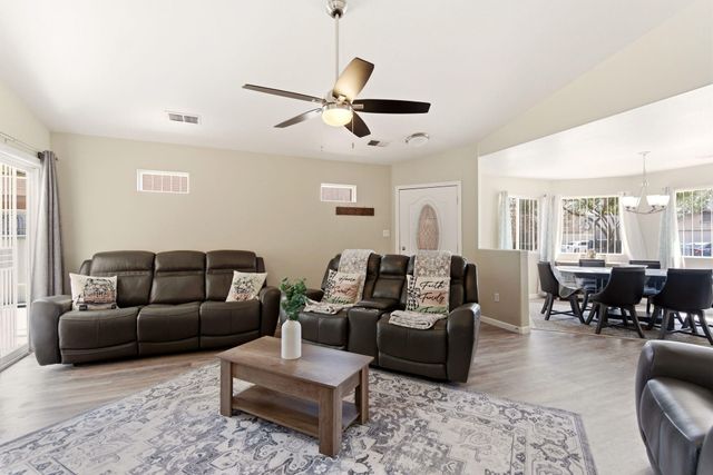 1404 Don Reynaldo Street SW, Albuquerque, NM 87121