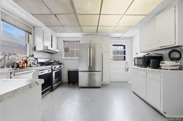 16016 Riverside Drive, Beechhurst, NY 11357